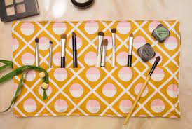 how to make a velvet makeup brush holder