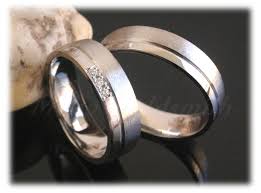 Каталог с фирми, които предлагат брачни халки и годежни пръстени. Brachni Halki Im320 S Diamanti V Byalo Zlato Ili Platina Mat Polirani Golden Rings