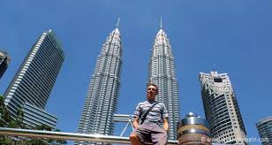 The petronas twin tower in kuala lumpur, malaysia are said to be the tallest tower of the world. Die Petronas Twin Towers In Kuala Lumpur Reiseblog Woanderssein