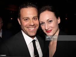 Matthew Rauch and girlfriend Jessica Singer pose at The Opening Night...  Photo d'actualité
