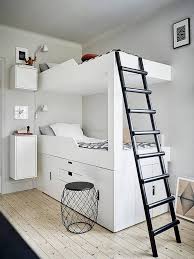 Achten sie bei hochbetten für kinder auf eine hohe brüstung. Elegantes Etagenbett Aus Ikea Mobeln Hochbett Selber Bauen Kinder Zimmer Coole Zimmer