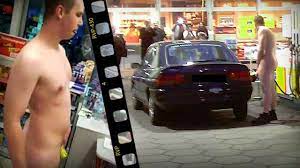 Scharfes Video | Nackter mit Senfglas stürmt in Tanke - 1414-Vermischtes -  Bild.de