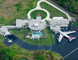 We designed the house for the jets and to have at our access the world at a moment's notice, and we've flanking the house are a qantas 707 and a challenger jet: John Travolta S House Is A Functional Airport With 2 Runways For His Private Planes Architecture Design John Travolta House Mansions Celebrity Houses