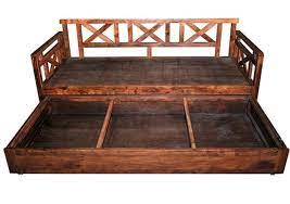 Il divano legno etnico, che sia a tinte scure come il legno di mogano o di teak, o a tinte chiare come il cedro, infonde un'atmosfera di lusso e charme al vostro salotto. Divano Letto Etnico