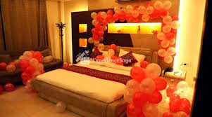 book oyo room with decoration for