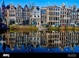 Historic merchant houses on the canal in the old town and with reflection  in the water, Amsterdam, Noord-Holland, Holland, Netherlands Stock Photo -  Alamy