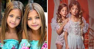 À 7 ans, les “plus belles jumelles du monde” ont déjà un avenir dans la mode