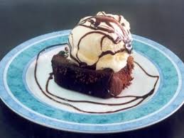Resultado de imagem para bolo gelado de chocolate e com sorvete