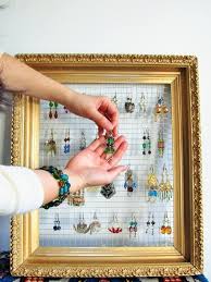 gilded frame jewelry display how to
