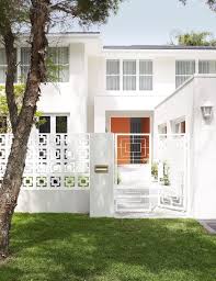 Pintu pagar rumah minimalis swing 15 Inspirasi Desain Pagar Roster Yang Memberikan Tampilan Menarik
