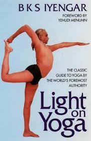 Light On Yoga B K S Iyengar 9788172235017