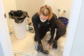 remove floor tile in your bathroom