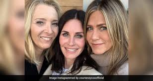 Courteney cox and longtime boyfriend johnny mcdaid, who were separated due to the coronavirus pandemic, reunited and thanked ireland's frontline workers in a new video. Courteney Cox Shares Chicken Parmesan Recipe Fans Are Getting Chef Monica Gellar Vibes Ndtv Food