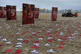 巴西NGO组织里约沙滩摆放内裤抗议针对女性的暴力行为（组图）-新华网