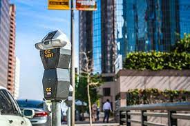 Prices for metered street parking in los angeles vary from $0.50 up to $6.00 per hour depending on the time of day (higher prices are charged during the busiest hours in the afternoon). Parking In La Ladot