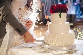 عروسی که کیک مراسمش را به مهمان ها فروخت! | ساعدنیوز
