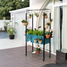 Elevated Planter With Arch Trellis