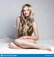Sexy Junge Frau Mit Den Blonden NAP Stockbild - Bild von gesundheit, frau:  207733555