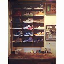 お気に入りの靴やスニーカーをかっこよく魅せて収納しちゃいませんか 自宅で簡単に作れる魅せるシューズラックの作り方や どんどんあふれる子供靴の収納ラックの作り方をご紹介致します 材料もリーズナブルに揃えて 玄関をスッキリさせちゃいましょう シューズ