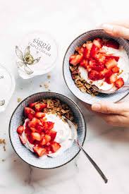 strawberry shortcake yogurt bowls