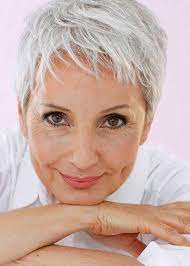 20 idees coupes et coiffures pour les cheveux blancs. Best Haircuts For Women With White Hair Cheveux Courts 60 Ans Cheveux Courts Blancs Coupes Cheveux Courts 60 Ans