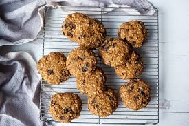 vegan oatmeal cookies with chai soaked