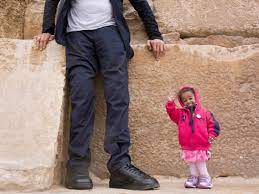 Shortest man guinness world record on his name his height : Photos Of The World S Tallest Man With The World S Shortest Woman