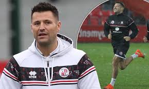 Crawley town supporters alliance, the voice of the supporters. Mark Wright Warms Up With Crawley Town Football Club Ahead Of Salford City Match Daily Mail Online