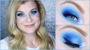 how to wear bright blue eyeshadow