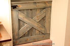 We have seen pvc pipe baby gates and the wooden baby gates and here the both have been combined and the result is a cute and strong baby gate with wooden frame and the pvc pipe in the middle section of the frame and lastly the matching hues have added elegance to it so it would become a proud. Diy Wooden Barn Door Baby Gate Building Plans