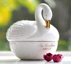 les merveilleuses laduree swan blush