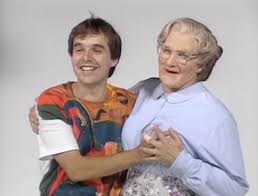Doubtfire might seem excessively broad or sentimental, but robin williams shines so brightly in the title role that the end result is difficult to resist. Chris Columbus And Robin Williams During A Photo Shoot For Mrs Doubtfire 1993 Moviesinthemaking