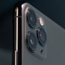 The 11 pro has a third telephoto camera with 2x magnification. Apple Iphone 11 Pro Review It S All About The Camera Wired