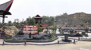 Selain pemandian air panas, tempat wisata ini juga menawarkan harga tiket masuknya mulai rp25 ribu per orang. Wisata Gunung Mas Lamongan Harga Tiket Dan Lokasi