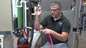 device cleans hvac condensate lines