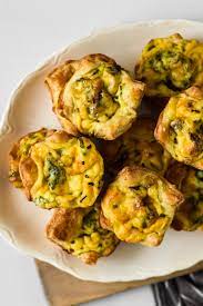 mini puff pastry quiche with bacon and