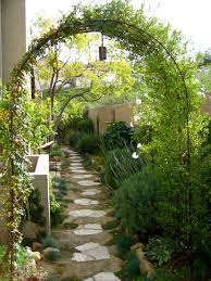 8 Splendid Side Yard Designs