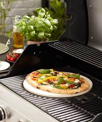 how to use a pizza stone on a grill