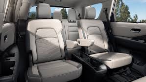 can the nissan pathfinder seat 8