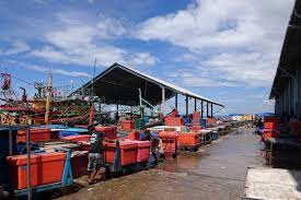 Famed as the 'nature resort city', kota kinabalu is more popularly called by the names kk and api api by the locals. Markt In Kota Kinabalu Sabah Malaysia Redaktionelles Stockfoto Bild Von Fische Borneo 122640928