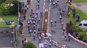 The woman concerned held up a banner slightly into the road and was looking straight at the television motorbike cameras with her back turned on the speeding peloton. Qepe Ufiqnsecm