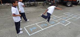 Este juego consiste en mantener en dentro de un circulo rodeado de niños al ratón (un niño). Juegos Tradicionales De Venezuela Pise