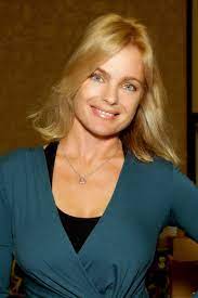 Erika Eleniak - Wikipedia