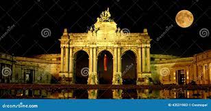 Bruxelles-ville De L'Europe Visitant Le Pays, Pleine Lune Image stock -  Image du nightfall, voûte: 43521983