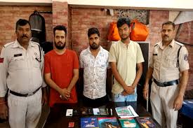 Online Satta : ऑनलाइन सट्टा खेलने वाले तीन युवक चढ़े पुलिस के हत्थे, अपार्टमेंट में बैठकर लगा रहे थे पैसे