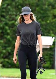 https://pagesix.com/2024/04/24/celebrity-news/gisele-bundchen-cries-after-getting-pulled-over-by-cops-in-miami/ gambar png