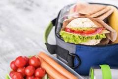 How long does a sandwich last in a lunchbox?