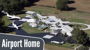 John travolta zeigte sich beim kauf seiner villa in ocala, florida zwar vergleichsweise bescheiden. John Travolta S House Is A Functional Airport With 2 Runways For His Private Planes Youtube