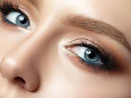 It is very easy to put on eye makeup or apply eye shadow if you know the right process. Eyeshadow Tutorial For Blue Eyes With Step By Step Instructions Makeup Com Makeup Com