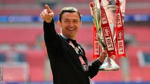 Paul heckingbottom (born 17 july 1977 in barnsley, south yorkshire) is an english football coach and former player, who is currently the head coach of scottish premiership club hibernian. Paul Heckingbottom Barnsley Shocked As Manager Takes Leeds Job Bbc Sport